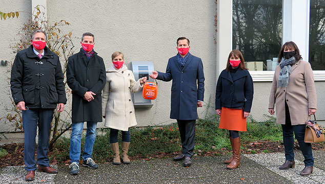 Sparkasse unterstützt den Verein AED rettet Leben e. V.